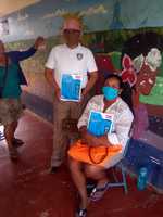 Entrega de materiales escolares, Auyha Pihni, Santa Marta, Sisin